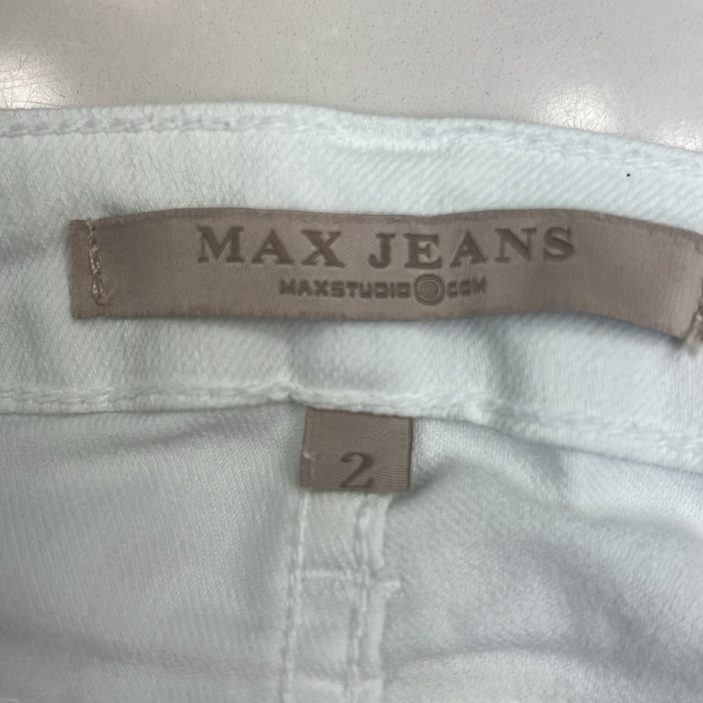 81. Max Jeans, white Denim shorts, size 2, 5 pockets, 7” inseam, 8” rise EUC - Picture 5 of 7
